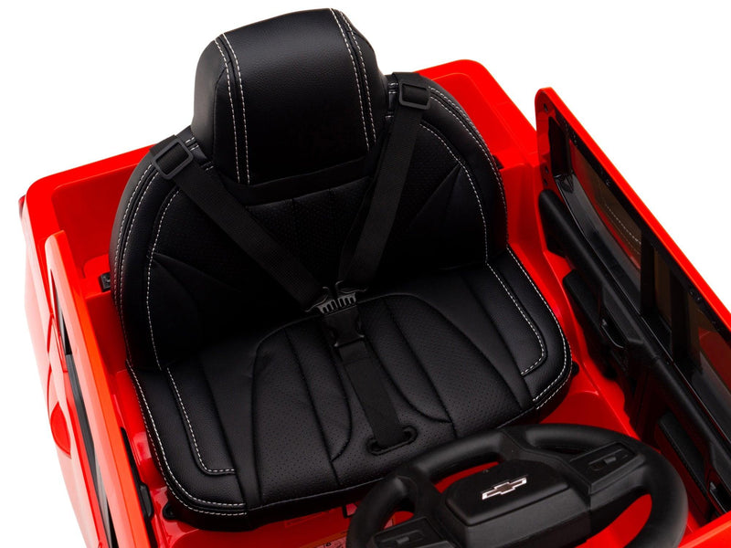 Caminhonete infantil Chevrolet elétrica com banco de couro, assento confortável e controle remoto para mais segurança durante o passeio