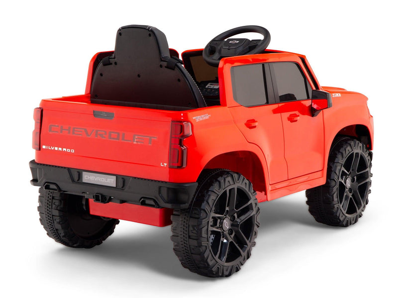Mini caminhonete infantil Chevrolet Silverado, com detalhes originais, suspensão independente e motor potente para terrenos variados
